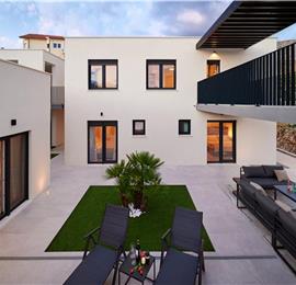 6 bedroom villa with heated pool near Omis, sleeps 12